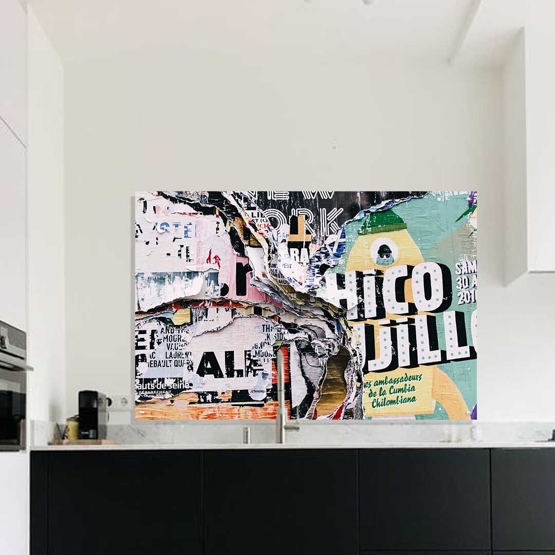 Streetart achterwand met oude posters