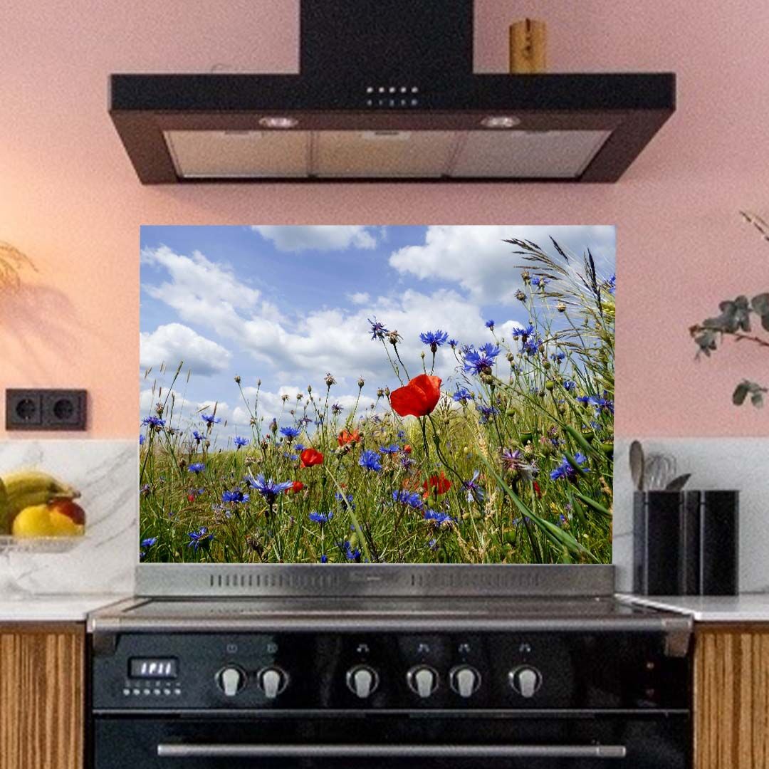 Kunstinjekeuken_keukenachterwand_spatscherm_veldbloemen blauw en rood