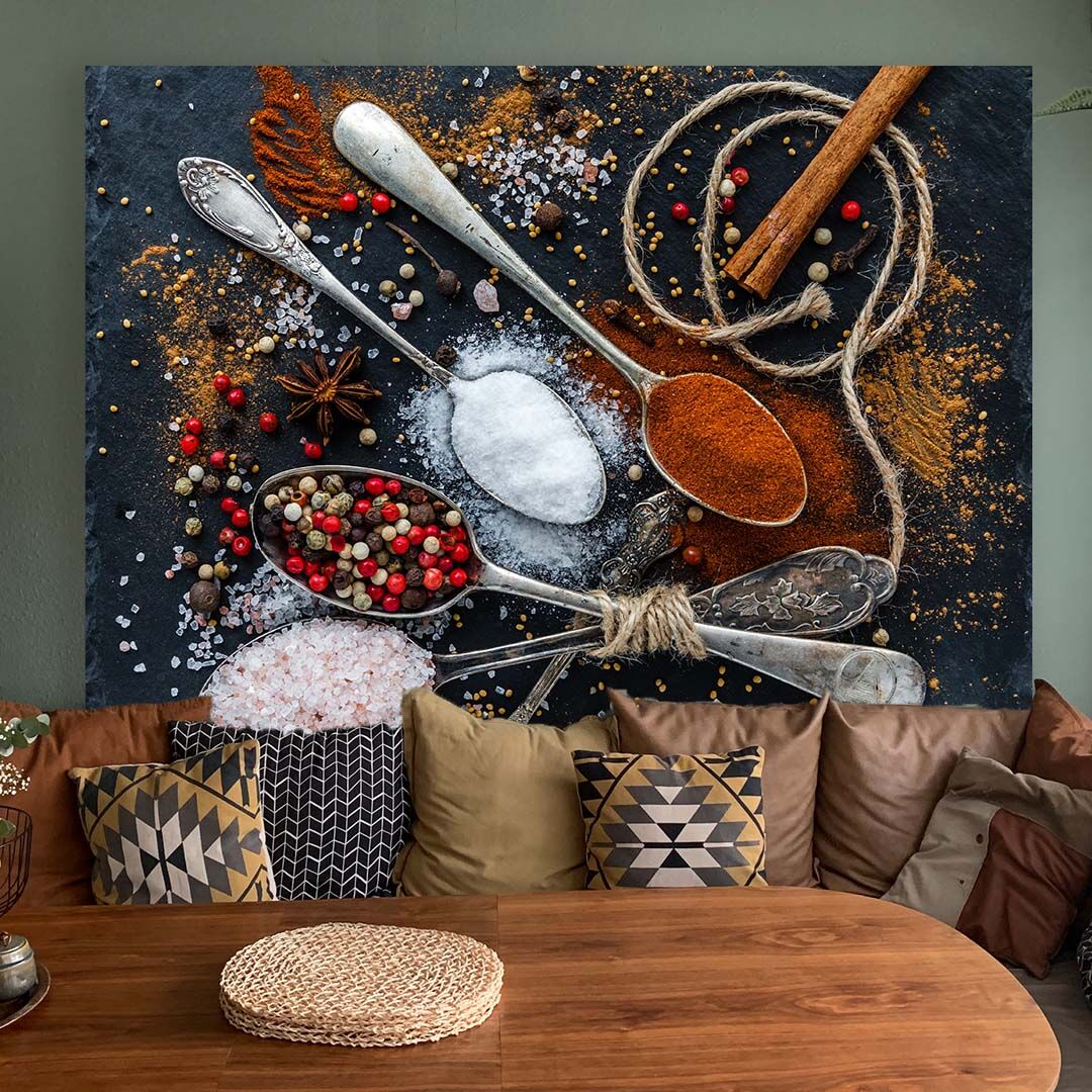 Achterwand met lepels en kruiden