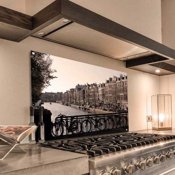 Spatwand met Amsterdamse gracht