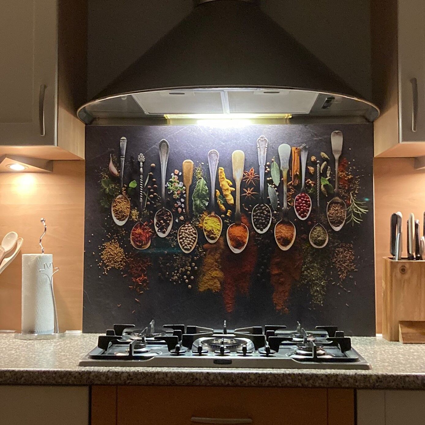 keuken_achterwand_lepels_kruiden_leisteen