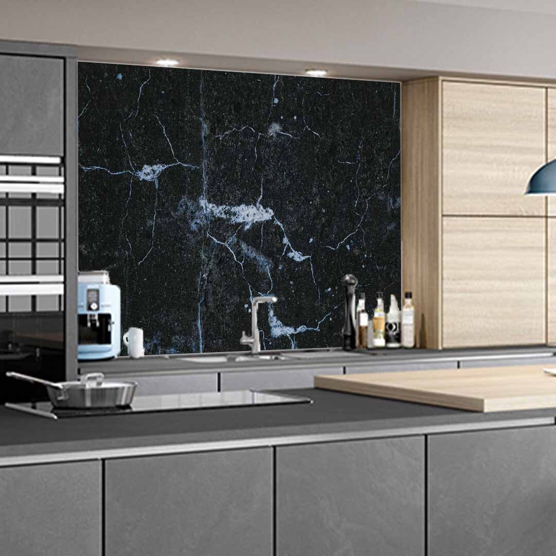 Keukenachterwand_zwart_marmer