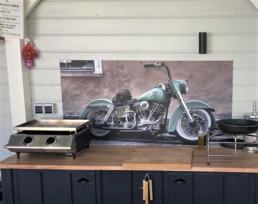 Groene vintage Harley Davidson op spatplaat