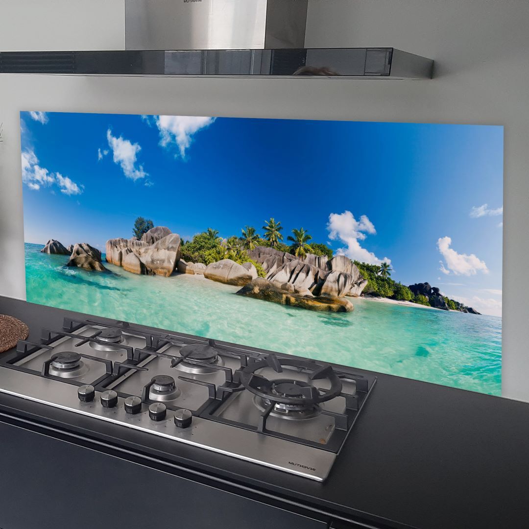 Achterwand eiland, strand en palmbomen