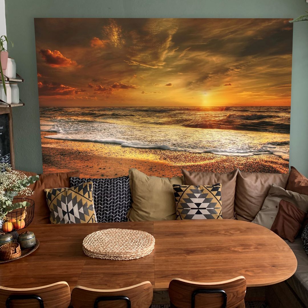Keuken met strand en gouden zonsondergang