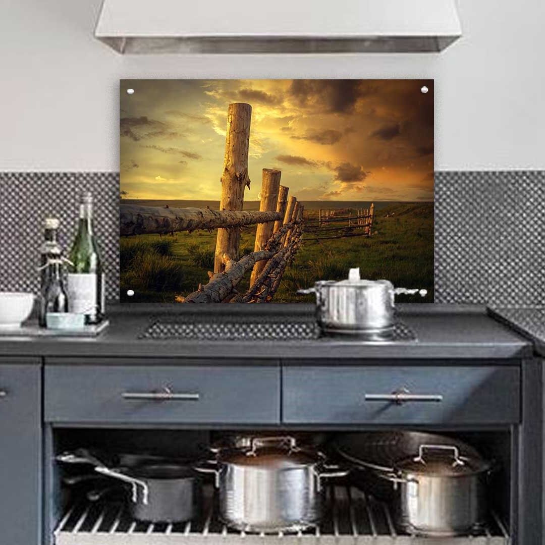 spatscherm met hek in landschap