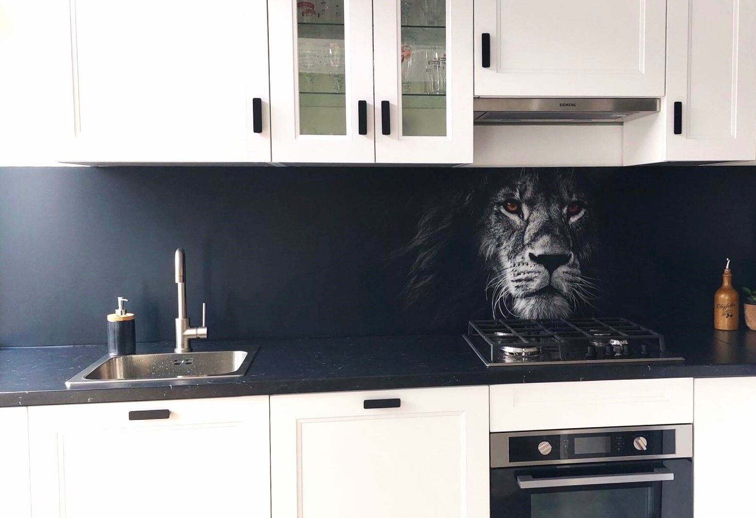Keukenachterwand_met_leeuw