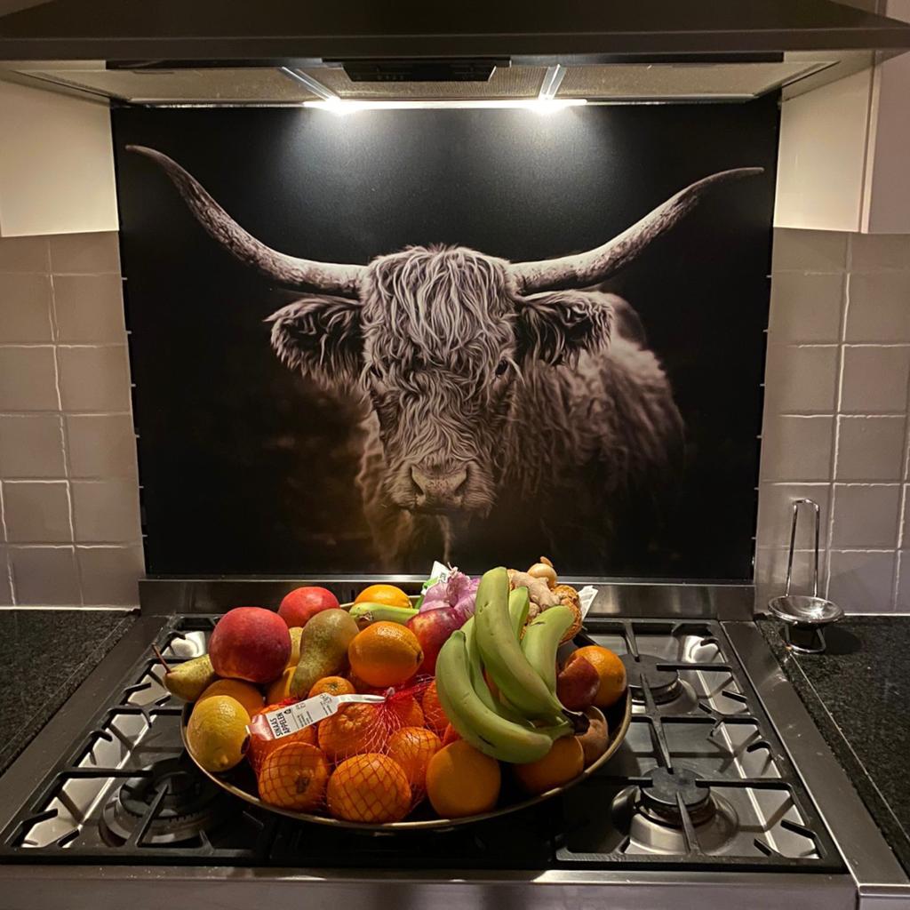 leukste-keuken-ideeën-spatscherm-met-schotse-hooglander-in-zwart-wit