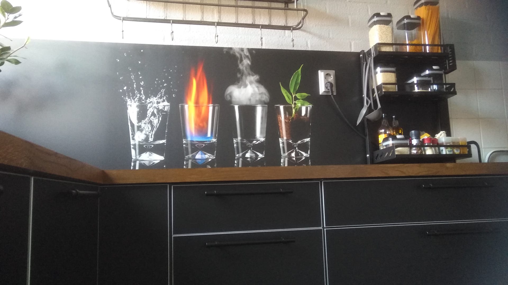 The 4 elements: water, vuur, lucht, aarde