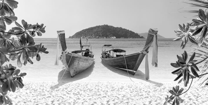 Kunstinjekeuken_keukenachterwand_spatscherm__thaise longtailboten op strand