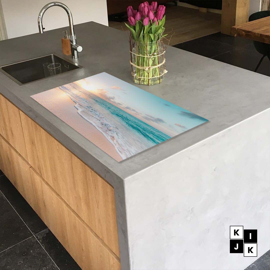 inductie_beschermer_met_zonsondergang_aan_zee