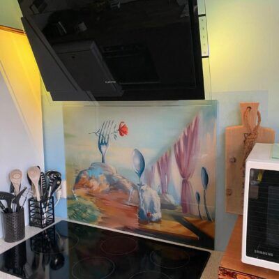 Backsplash met schilderij met lepels en vorken